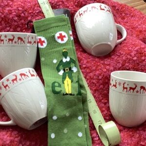 🏥  American Red Cross Elf Socks NWT Unisex